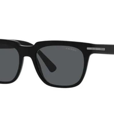 Óculos Solar PRADA OPR 04YS 56-19 1AB-07T (Acetato Preto Brilhante/Lentes Cinza)