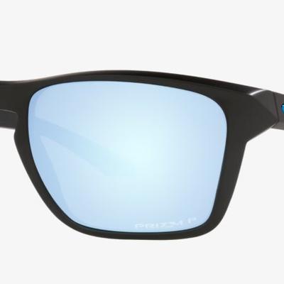 Óculos Solar Esportivo OAKLEY OO9448L (SYLAS) 57-17 2757(Acetato Preto Fosco/Prizm Polarizado Espelhado Azul Deep Water)