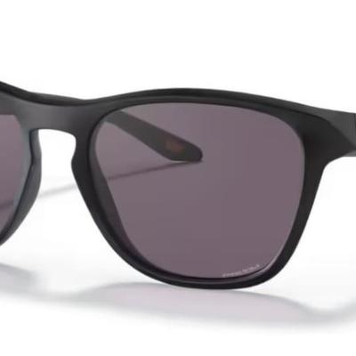 Óculos Solar Esportivo OAKLEY OO9479 (MANORBURN) 56-17 0156 (Preto Fosco/Prizm Cinza)