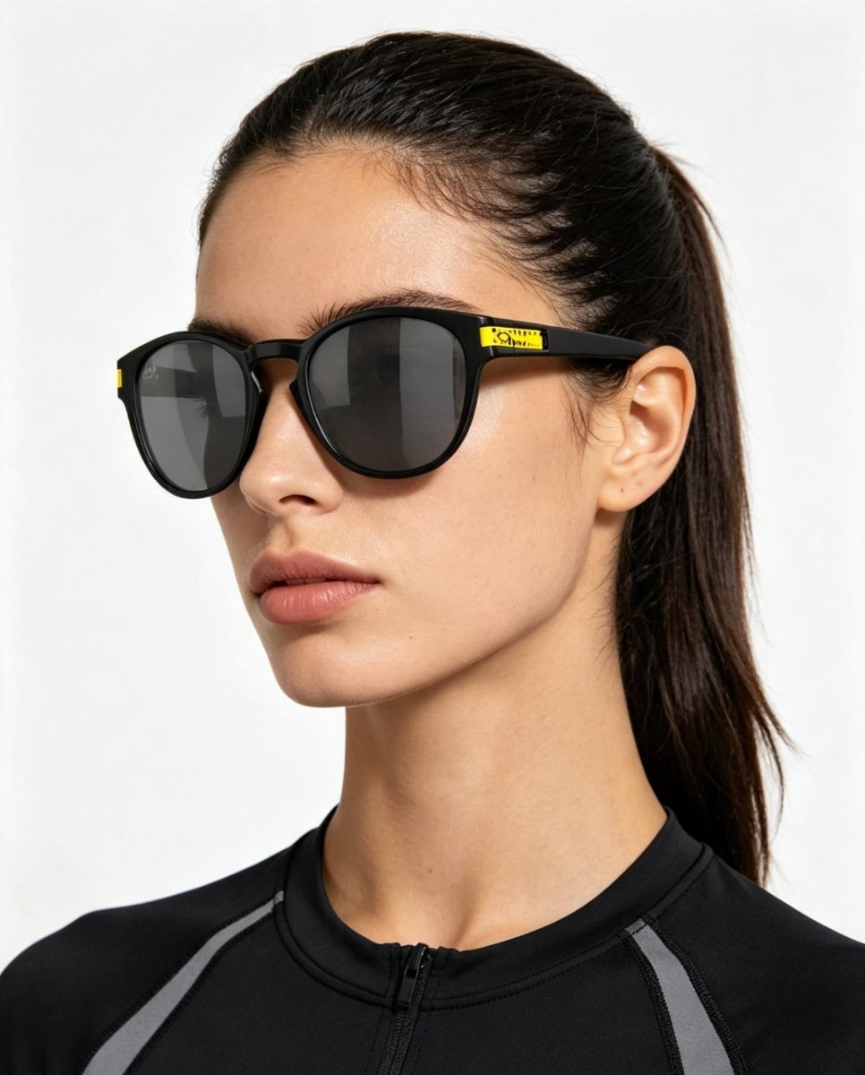 Óculos Solar Esportivo OAKLEY OO9265 (LATCH TOUR DE FRANCE) 53-21 6953 (Acetato Preto Fosco/Prizm Cinza Espelhado Prata)