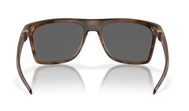 Óculos Solar Esportivo OAKLEY OO9100 (LEFFINGWELL) 57-17 1857 (Acetato Marrom Fosco Tartaruga/Prizm Polarizado Espelhado Prata)