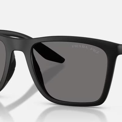 Óculos Solar PRADA LINEA ROSSA SPS B08 56-19 1BO-02G (Acetato Emborrachado Preto Fosco/Lentes Polarizadas Cinza)