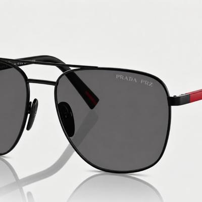 Óculos Solar PRADA LINEA ROSSA SPS 54Z 60-17 1BO-02G (Metal Preto Fosco com Hastes Emborrachadas em Preto e Vermelho/Lentes Polarizadas Cinza)